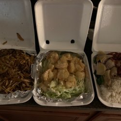 Auntie Kitchen - Beef noodle, mayonnaise shrimp, and bbq pork with hainan chicken rice