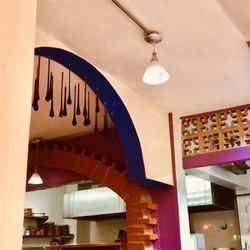 El Túnel - Indoor seating.
