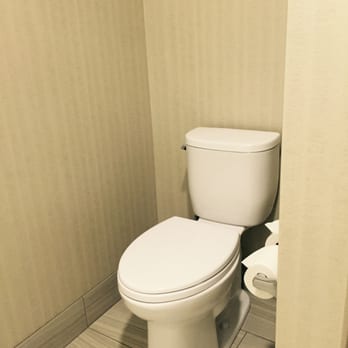 Hampton Inn & Suites Bend - I like bathrooms that entirely separate the John, or at least have some kind of partition from the rest of the bathroom. - Hotels Near Me - Bend, Oregon Hampton Inn & Suites Bend - I like bathrooms that entirely separate the John, or at least have some kind of partition from the rest of the bathroom. - Hotels Near Me - Bend, Oregon