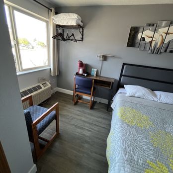 Aircrest Motel - Sitting area - Hotels Near Me - Port Angeles, Washington
