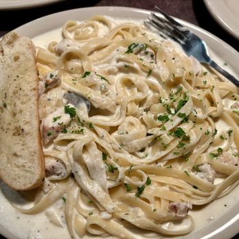 Salvatori's Authentic Italian Eatery - New Haven - Fettuccine Alfredo with chicken - Italian Near Me - New Haven, Indiana Salvatori's Authentic Italian Eatery - New Haven - Fettuccine Alfredo with chicken - Italian Near Me - New Haven, Indiana