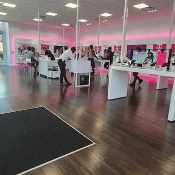 T-Mobile Experience Store - Mobile Phones Near Me - Pembroke Pines, Florida