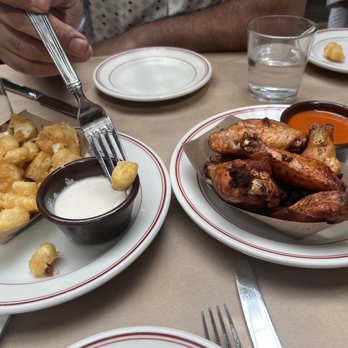 Vinsetta Garage - Cheese curds and smoky wings - American Near Me - Berkley, Michigan Vinsetta Garage - Cheese curds and smoky wings - American Near Me - Berkley, Michigan