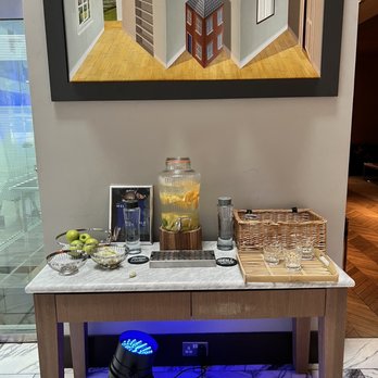Radisson Blu Hotel - Water station in lobby - Hotels Near Me - Glasgow, GLG