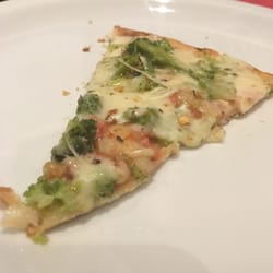 Camelo - A pizza de brócolis é uma das mais vendidas da casa em Sp