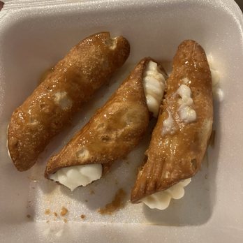 Awnie’s Italian Cuisine - Cannolis - Martinsville, IN Awnie’s Italian Cuisine - Cannolis - Martinsville, IN