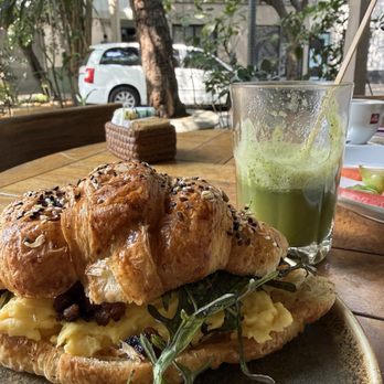 Milo's Bistro - Croissant breakfast sandwich - Mediterranean Near Me - México, D.F., DIF Milo's Bistro - Croissant breakfast sandwich - Mediterranean Near Me - México, D.F., DIF