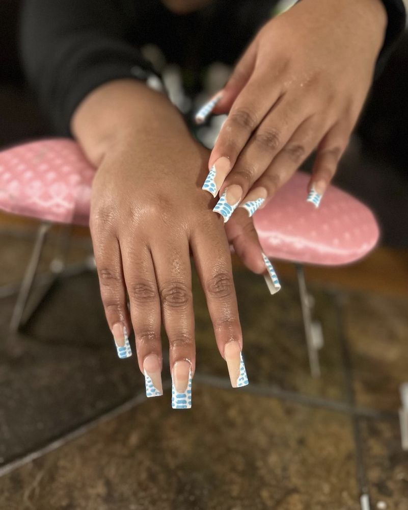 QUEEN’S NAIL SALON & SPA Updated September 2024 Request an