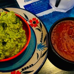 Azul Mexicano - Smashed guacamole and homemade salsa/chips