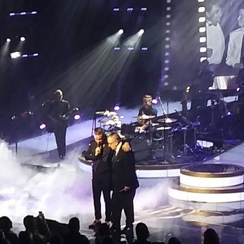 Encore Theater - Robbie Williams concert, duet with his Dad - Music Venues Near Me - Las Vegas, Nevada Encore Theater - Robbie Williams concert, duet with his Dad - Music Venues Near Me - Las Vegas, Nevada