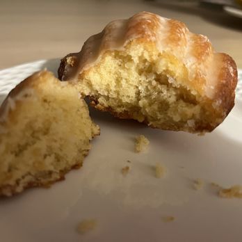 Michalak Marais - Madeleine citron - Patisserie/Cake Shop Near Me - Paris, 75 Michalak Marais - Madeleine citron - Patisserie/Cake Shop Near Me - Paris, 75