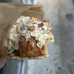 The Oaks Gourmet - Almond croissant, kinda mid