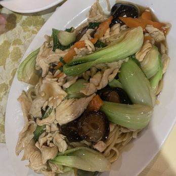 Golden City - Black Mushroom with Chicken Lo Mein - Chinese Near Me - Cordova, Tennessee