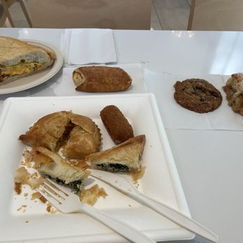 Porto's Bakery & Cafe - Bakeries Near Me - Glendale, California Porto's Bakery & Cafe - Bakeries Near Me - Glendale, California