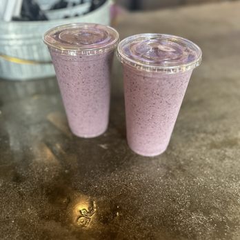 Frutta Bowls - Auburn - The employee was very friendly and helpful when we asked for a custom blueberry and banana oat smoothie! Would definitely recommend - Acai Bowls Near Me - Auburn, Alabama Frutta Bowls - Auburn - The employee was very friendly and helpful when we asked for a custom blueberry and banana oat smoothie! Would definitely recommend - Acai Bowls Near Me - Auburn, Alabama