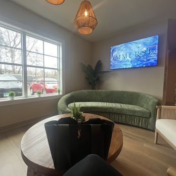 Immerse HydroSpa & Massage - Sitting area - Massage Therapy Near Me - Glastonbury, Connecticut Immerse HydroSpa & Massage - Sitting area - Massage Therapy Near Me - Glastonbury, Connecticut