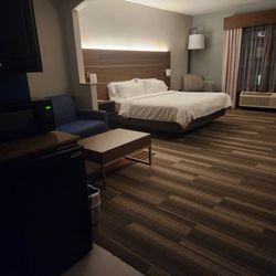 Holiday Inn Express & Suites Warminster - Horsham