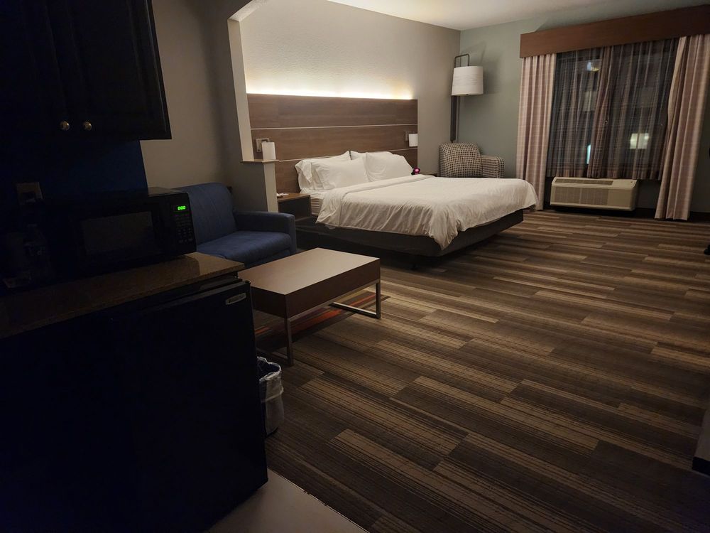 Holiday Inn Express & Suites Warminster - Horsham