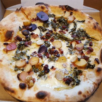 Masthead Brewing - Fingerling pizza - Breweries Near Me - Cleveland, Ohio