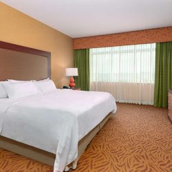 Embassy Suites by Hilton - La Vista - Guest room