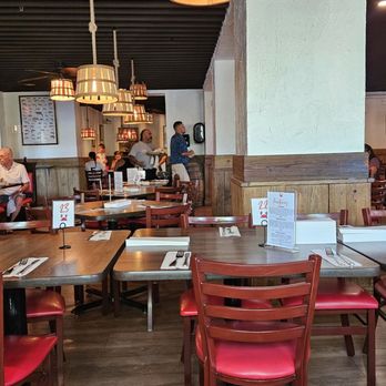 Bob Chinn's Crab House - Inside - Seafood Near Me - Wheeling, Illinois