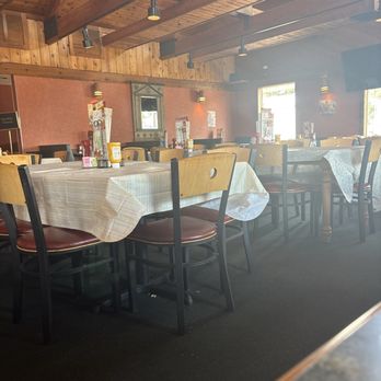Ledo Pizza - Seating area - Pizza Near Me - Chincoteague, Virginia