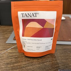 Natural Sidra from Cafe Granja La Esparanza, Colombia. Bright berries, bold sweet, medium body and acidity. Light papaya tropical finish.