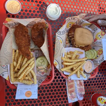 Dave's Hot Chicken - Chicken Shop Near Me - Lewisville, Texas