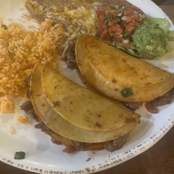 El Molcajete Mexican Restaurant - Tacos El Carbon - Mexican Near Me - Grants Pass, Oregon