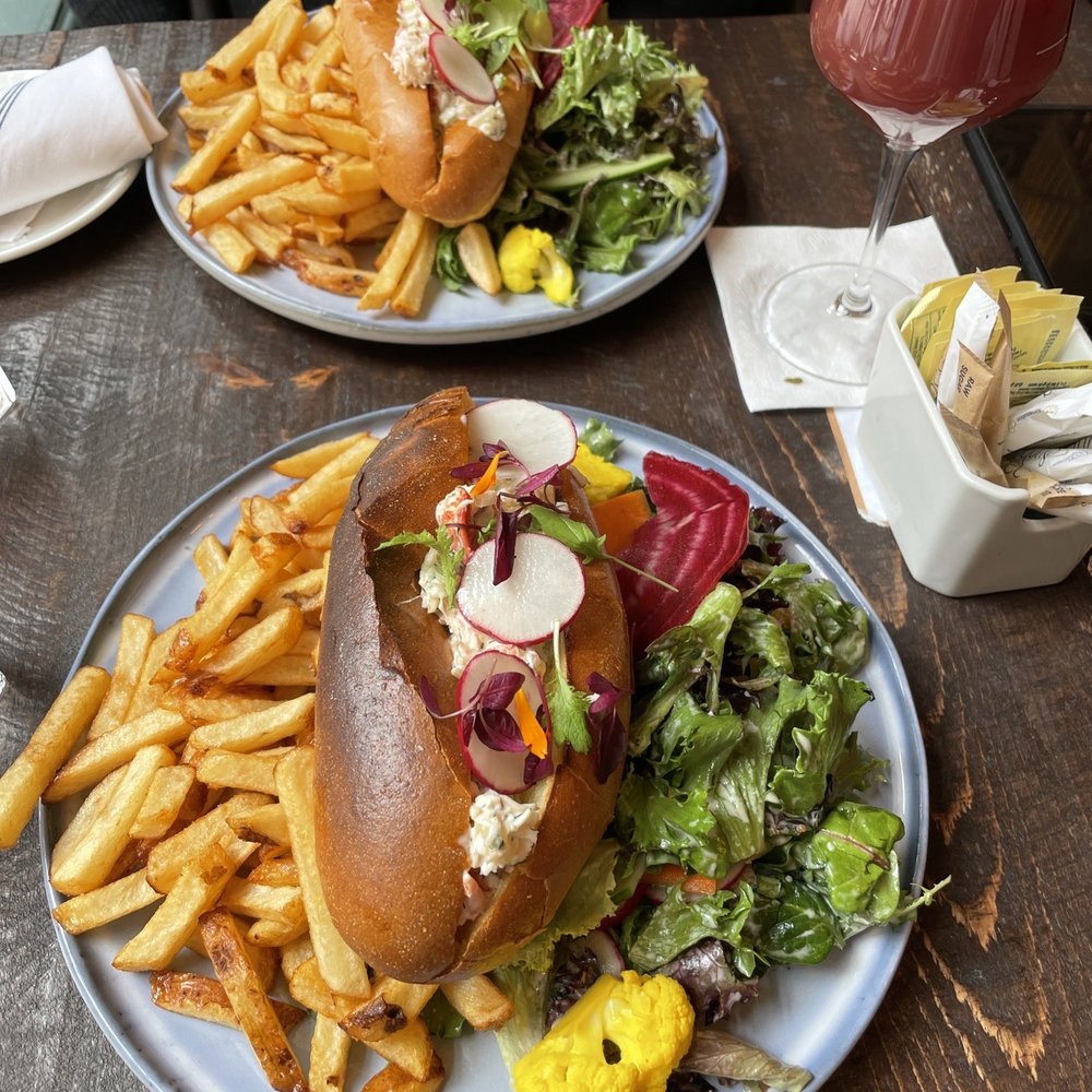 Pincette - Lobster roll - Seafood Near Me - Montreal, Quebec Pincette - Lobster roll - Seafood Near Me - Montreal, Quebec