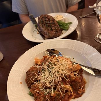La Vista - Napoleatan Ragu & 14oz Striploin - Italian Near Me - Lincoln, New Hampshire