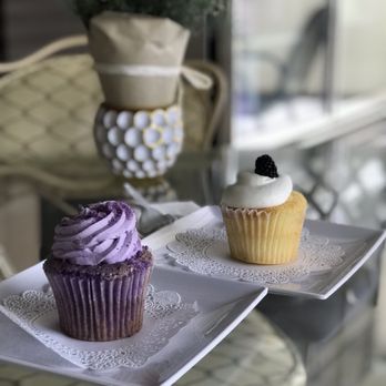 Jennivee’s Bakery - Ube and Tres Leches cupcakes (they ran out of the cake slices) - Desserts Near Me - Chicago, Illinois Jennivee’s Bakery - Ube and Tres Leches cupcakes (they ran out of the cake slices) - Desserts Near Me - Chicago, Illinois