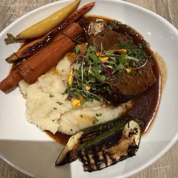 The Rustik Fork - Pot roast with mashers & veggies.  So fresh!! - Gastropubs Near Me - Riverside, California