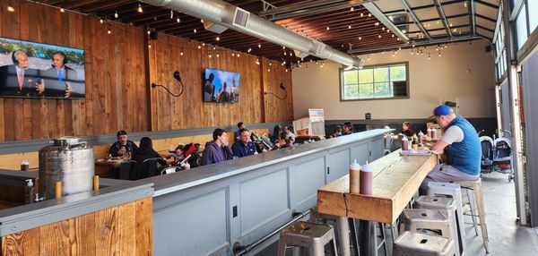 OUTSIDER BBQ & BEER GARDEN by null