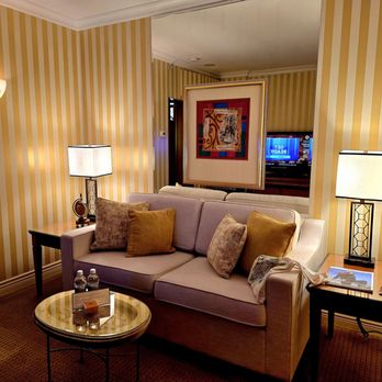 Executive Hotel LeSoleil - Enter the room - Hotels Near Me - Vancouver, British Columbia