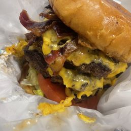 Signature III Buddies Candied Bacon Burger