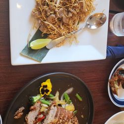 Crispy pad thai, crispy suck with tamarind sauce