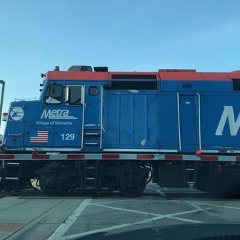 Des Plaines Metra Station - Awaiting at the Lee St crossing. - Train Stations Near Me - Des Plaines, Illinois