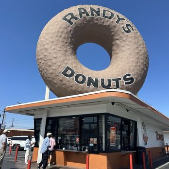 Randy's Donuts - Donuts Near Me - Inglewood, California