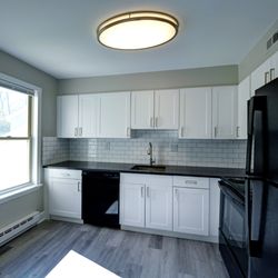 Colonie East Apartments - Kitchen with subway tile