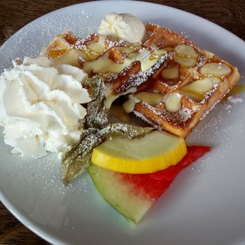 Eiscafé Bellini - Eiswaffel mit Vanilleeis - Ice Cream & Frozen Yogurt Near Me - Frankfurt (Oder), BB