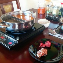 Fuji - Der Hotpot, mit milder und scharfer Brühe .