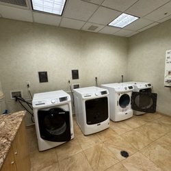 Radisson Hotel Yuma - Guest laundry
