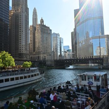 Shoreline Sightseeing - Architectural Tours Near Me - Chicago, Illinois