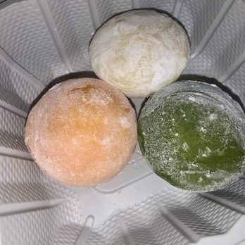Sierra Noodle House - Mochi - 3 Pc Mango Vanilla & Green Tea - Vietnamese Near Me - Fontana, California