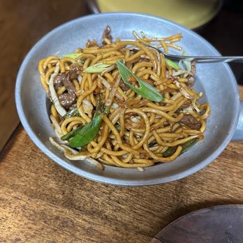Fatt Pundit - Stir fry Szechuan noodles, with beef - Indian Near Me - London, XGL