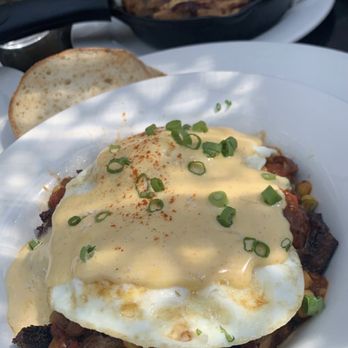 The Perch - Cinnamon roll, prime rib hash - Breweries Near Me - Chicago, Illinois The Perch - Cinnamon roll, prime rib hash - Breweries Near Me - Chicago, Illinois