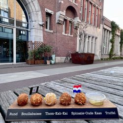 De Ballenbar - Variety of bitterballens