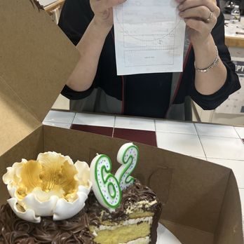 Heaven's Bakery - The owner and the cake that was returned!!!!! - Bakeries Near Me - Greenbelt, Maryland