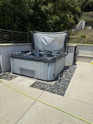 Hot Tub Removal! - We dismantle hot tubes and haul away. We make sure we leave area as clean as possible. Hot Tub Removal! - We dismantle hot tubes and haul away. We make sure we leave area as clean as possible.